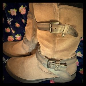 Earth brand Everwood boot in Khaki